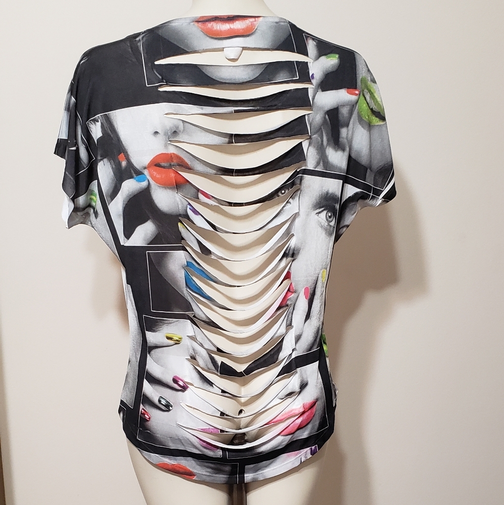 Unique lips & nails print short sleeve top Jr XL - Picture 2 of 3